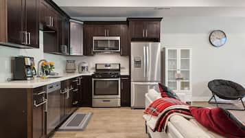 Refrigerador, microondas, horno y lavavajillas