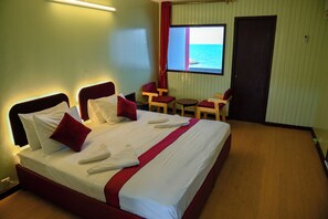 Family Twin Room | Premium bedding, pillowtop beds, blackout drapes, free WiFi