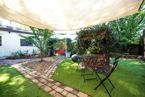 Outdoor dining - Private Studio Suite (Lakeland)