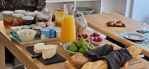 Free daily continental breakfast