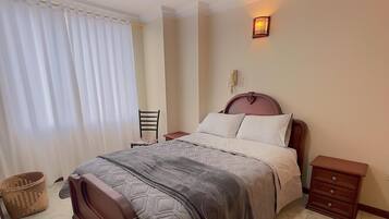 2 bedrooms, iron/ironing board, WiFi, bed sheets