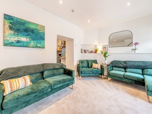 TV - 6 bedroom accommodation in Tenby (Tenby)