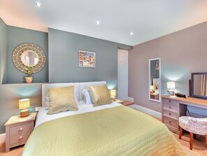 4 quartos, Wi-Fi de cortesia, roupa de cama