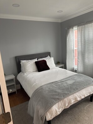 4 bedrooms, WiFi, bed sheets - Calm Chaos Family Unit  (Manchester)