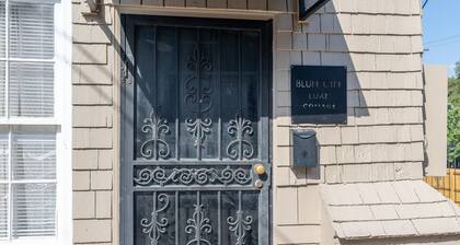 Bluff City Luxe-Cottage, Charming 2-Bedroom Cottage, Newly Renovated