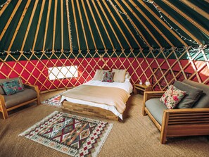 1 bedroom, free WiFi, bed sheets - Experience a cozy escape in our yurt, perfect for up to six guests. (Methven, near Perth)