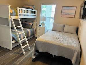 2 habitaciones, tabla de planchar con plancha, wifi y ropa de cama 