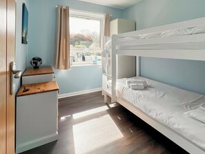 2 quartos, Wi-Fi de cortesia, roupa de cama