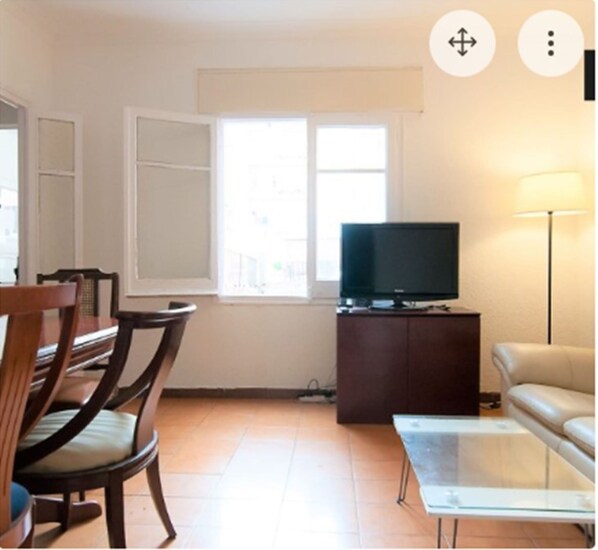 Living area - (5) PRIVATE INDIVIDUAL BEDROOM WITH 200 M2 SUNNY TERRACE (Barcelona)