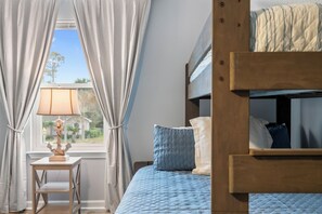 5 slaapkamers, een strijkplank/strijkijzer, wifi, beddengoed