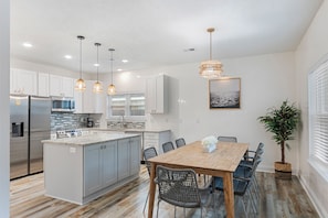 Dining - PCB Paradise Sands Oasis - Private Pool, Game Room, Hot Tub! (Panama City Beach)