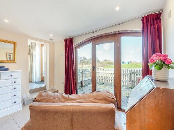 TV - Granary Cottage - UK43166 (Westbury, near Shrewsbury)