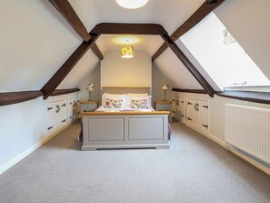 7 bedrooms, free WiFi, bed sheets