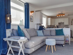 TV - 2 bedroom accommodation in Whitby (Whitby)