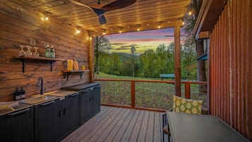 Réfrigérateur, four à micro-ondes, cafetière-théière