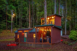 Exterior - The Tree Spa, Tiny Cabin w/ Hot Tub in the trees (Hayesville)