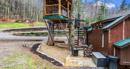 The Tree Spa, Tiny Cabin w/ Hot Tub in the trees