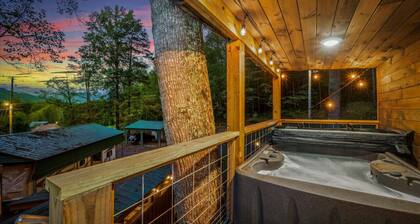 The Tree Spa, Tiny Cabin w/ Hot Tub in the trees