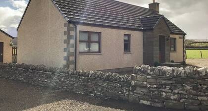 Stackyard Cottage is located in Reay, Caithness.
