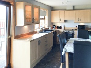 Lave-vaisselle, chaise haute