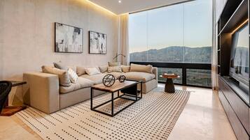TV, fireplace, stereo
