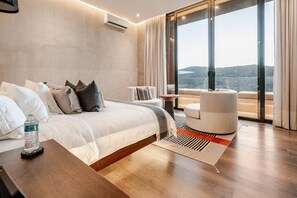 3 bedrooms, desk, iron/ironing board, WiFi