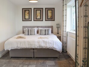 4 bedrooms, free WiFi, bed sheets