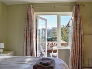 4 bedrooms, free WiFi, bed sheets