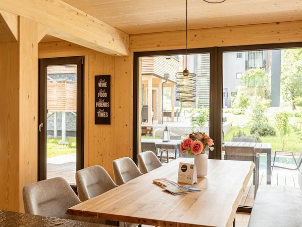 Apartment | Dining