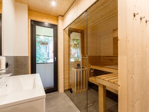 Apartment | Bathroom | Hair dryer - Appealing Apartment With Pool (Sankt Georgen am Kreischberg)