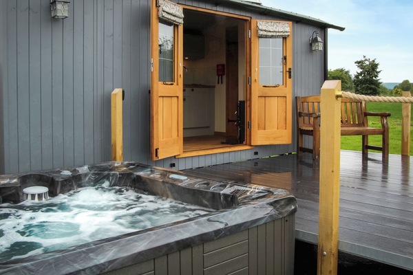 Hot tub | Rose - Llawrllan, St Harmon, near Rhayader