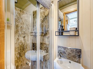 Towels - Perfect shepherd’s hut with private hot tub, an ideal romantic break away. (St Harmon, near Rhayader)