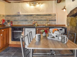 Living area | Tea Cosy, Marhamchurch, near Bude - 3 bedroom accommodation in Marhamchurch, near Bude (Marhamchurch, near Bude)