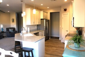 Interior - Coral Cliff View - Amazing Views and Pool (Kanab)