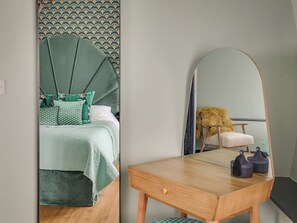 1 bedroom, free WiFi, bed sheets - Very stylish interior, beautiful views and a true gem of the east coast. (Laxfield)