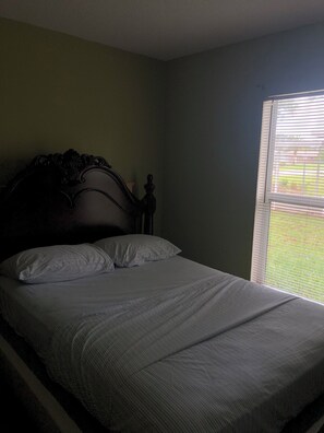 3 slaapkamers, een strijkplank/strijkijzer, wifi, beddengoed