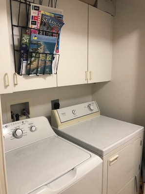 Interior - Charming 3-bedroom bungalow with AC and WiFi in Port St. Lucie (Port St. Lucie)