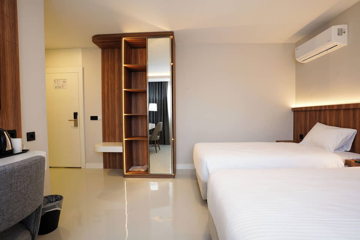 Chambre Standard Double ou avec lits jumeaux, plusieurs lits, vue ville