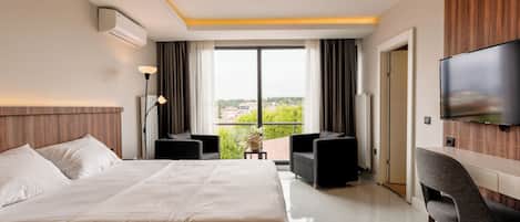 Habitación doble Prestigio, vista a la ciudad | Sábanas de algodón egipcio, ropa de cama de alta calidad y minibar