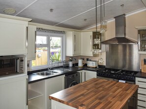 Cookware/dishes/utensils