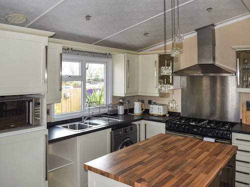 2 bedroom accommodation in Towyn