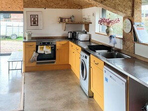 Dishwasher, cookware/dishes/utensils