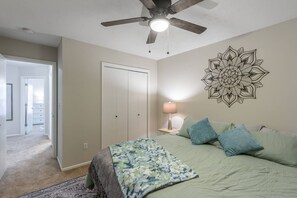 3 bedrooms, desk, iron/ironing board, travel crib