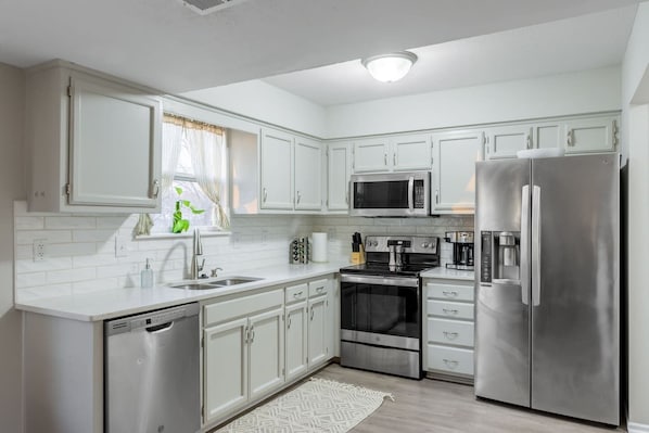 Fridge, microwave, oven, stovetop