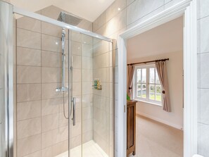 Towels - 2 bedroom accommodation in East Grinstead (East Grinstead)