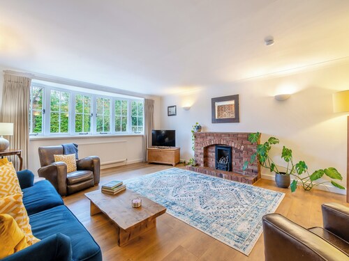 2 bedroom accommodation in East Grinstead