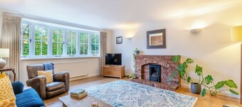 2 bedroom accommodation in East Grinstead