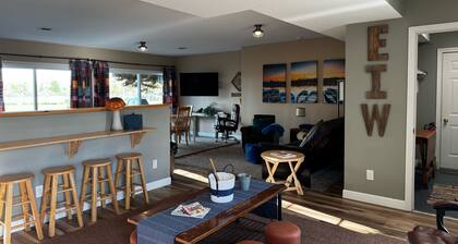 Eagle Isle Wings Spacious 8 bedroom Split Townhouse on the Sandusky River