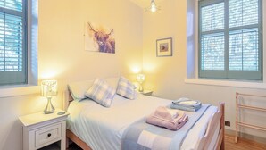 2 bedrooms, WiFi (free), bed sheets