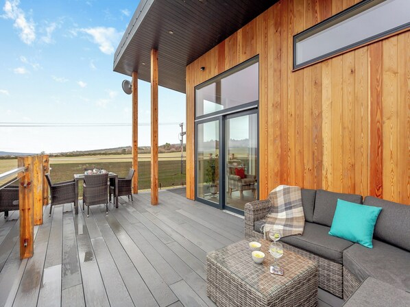 Outdoor dining - Spectacular property with large glass frontage to take advantage of the views. (Culbokie, near Dingwall)